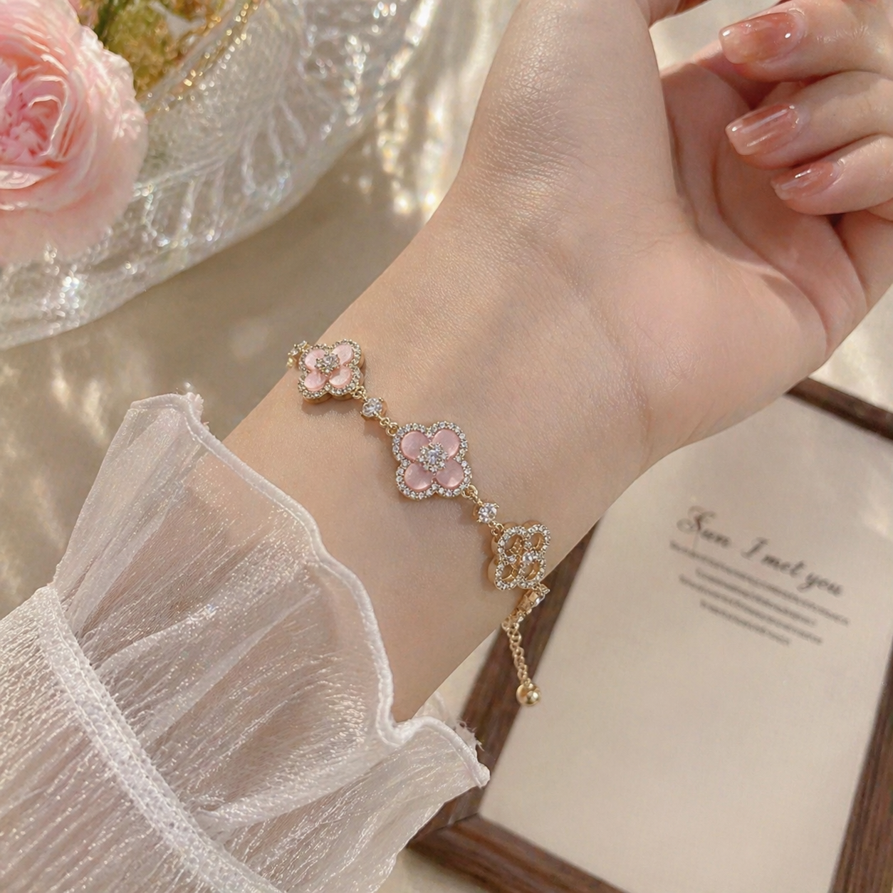 Bracelet fleur Rose Plaqué Or – Bijou tendance coréen élégant pour femme