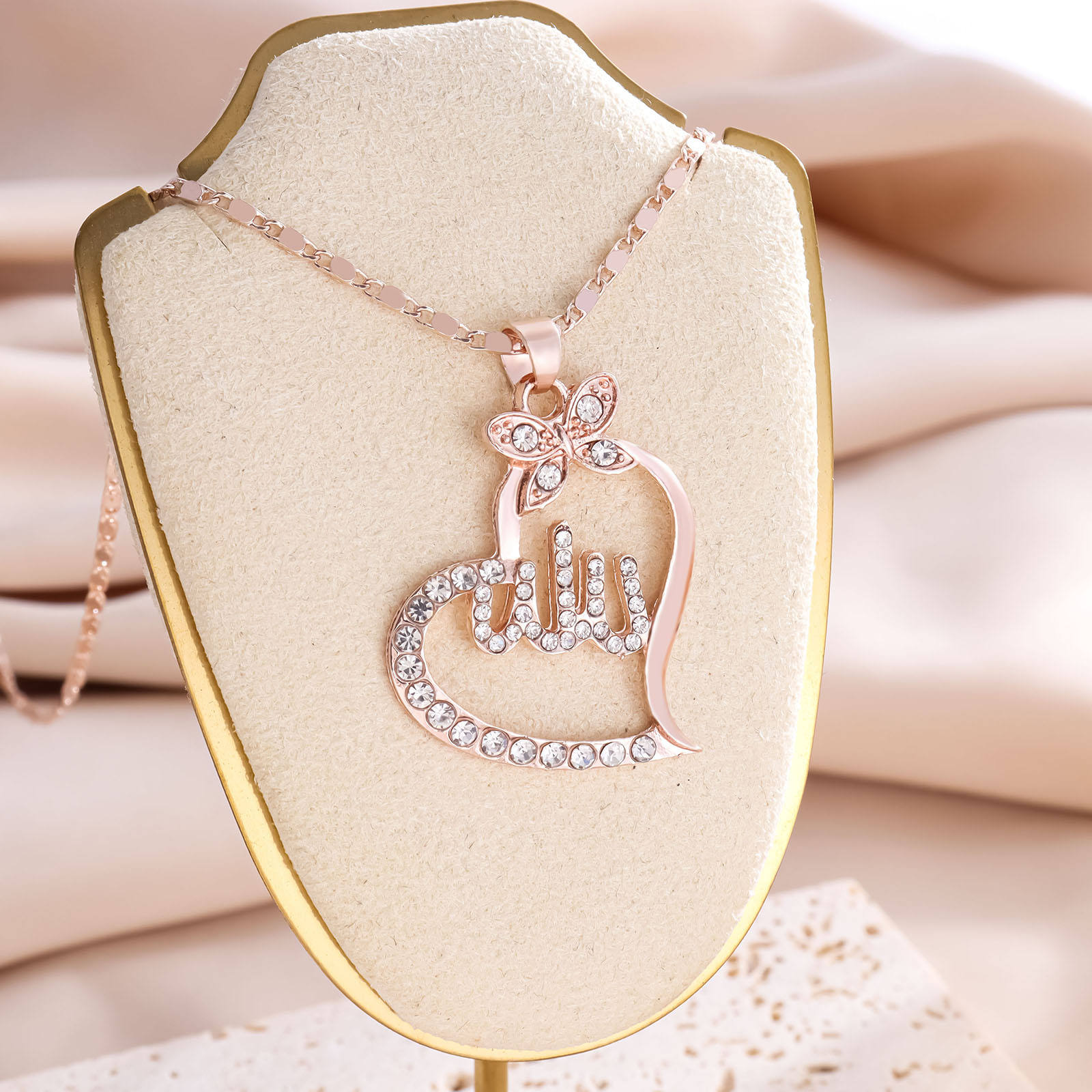 Collier pendentif Allah en acier couleur or pour femme – Bijou musulman islamique élégant avec strass