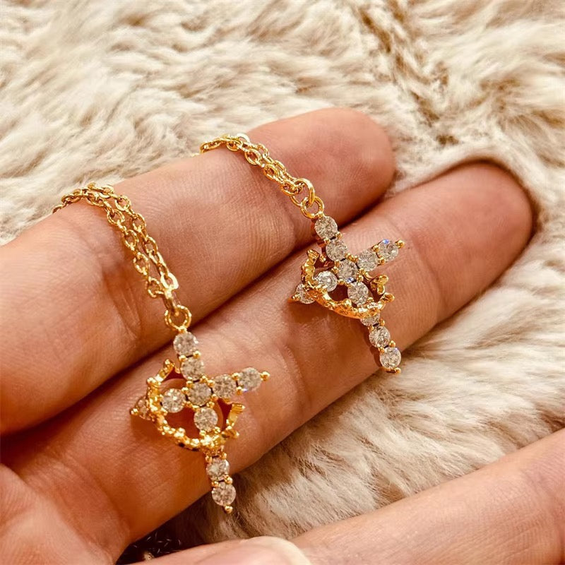 Collier Pendentif Croix Couronne Rotative avec Pierre de Zircone