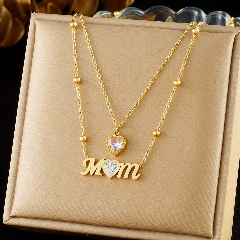 Collier Double Chaîne “Mom” en Acier Inoxydable Doré – Pendentif Cœur Zircon – Bijou Femme Tendance