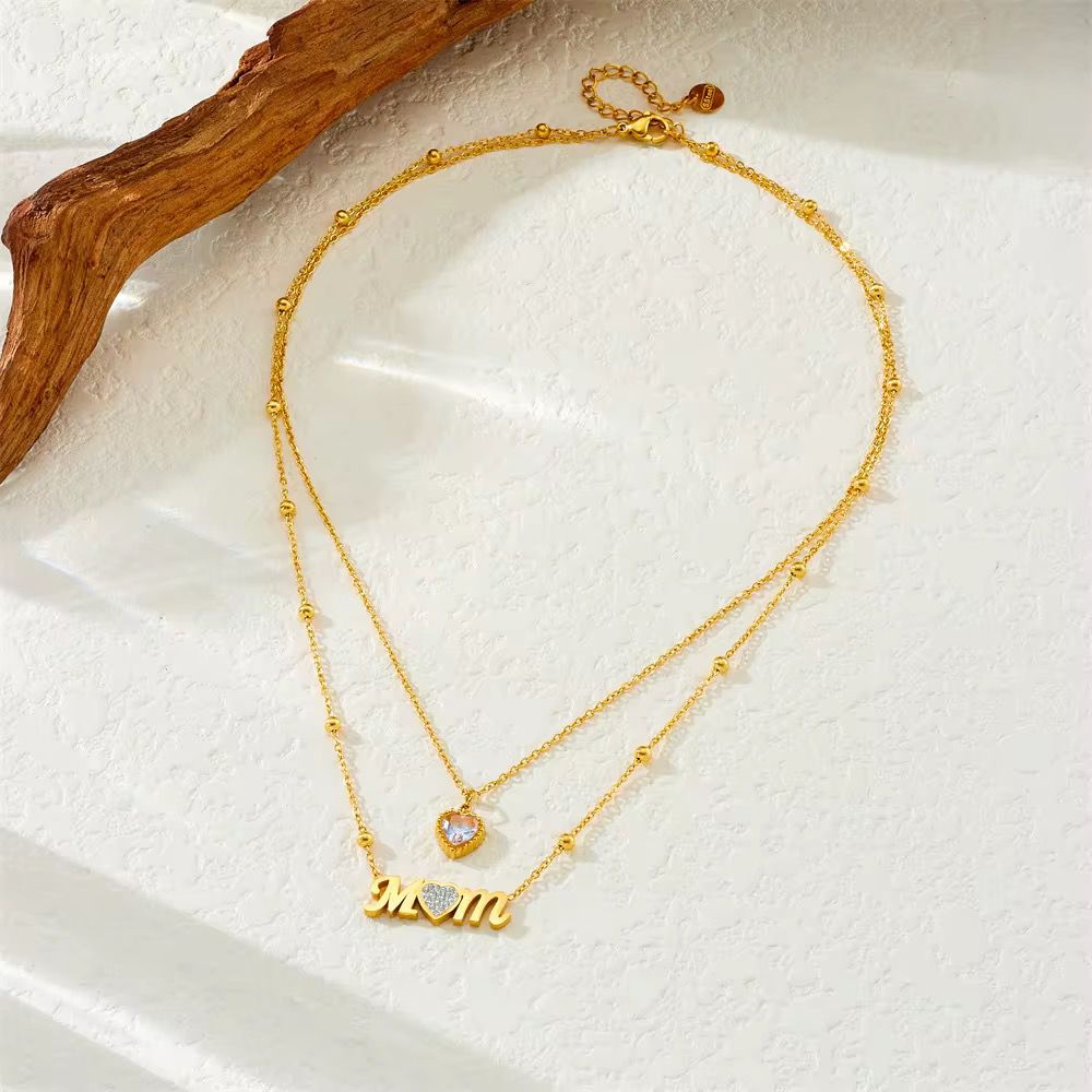 Collier Double Chaîne “Mom” en Acier Inoxydable Doré – Pendentif Cœur Zircon – Bijou Femme Tendance